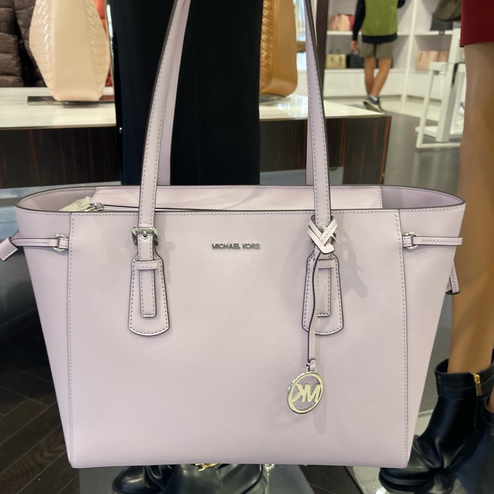 MICHAEL KORS Voyager Large Saffiano Leather Shoulder Tote Bag
Light Quartz 
NWT - Picture 16 of 16